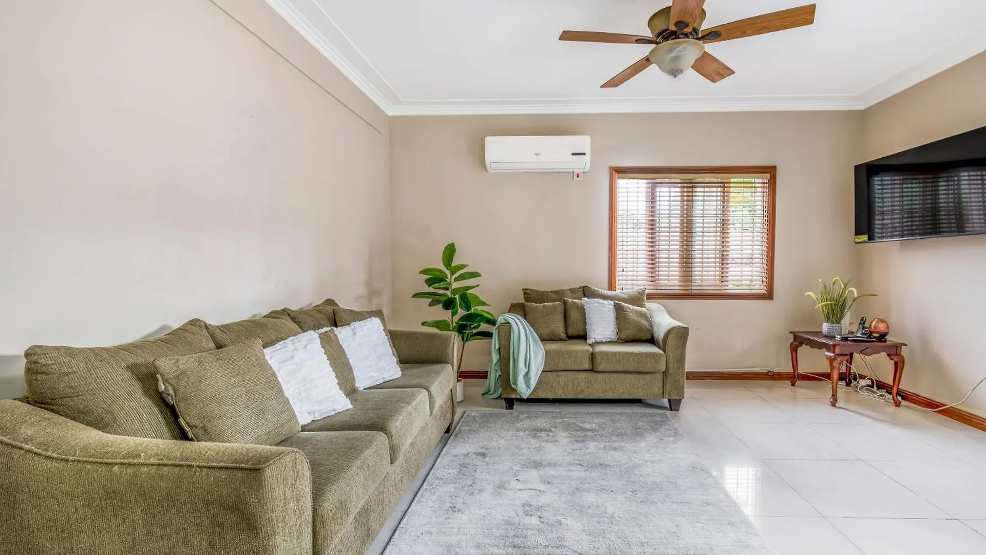 Fairview Near Ac Hotel Kingston - Fiwi 公寓